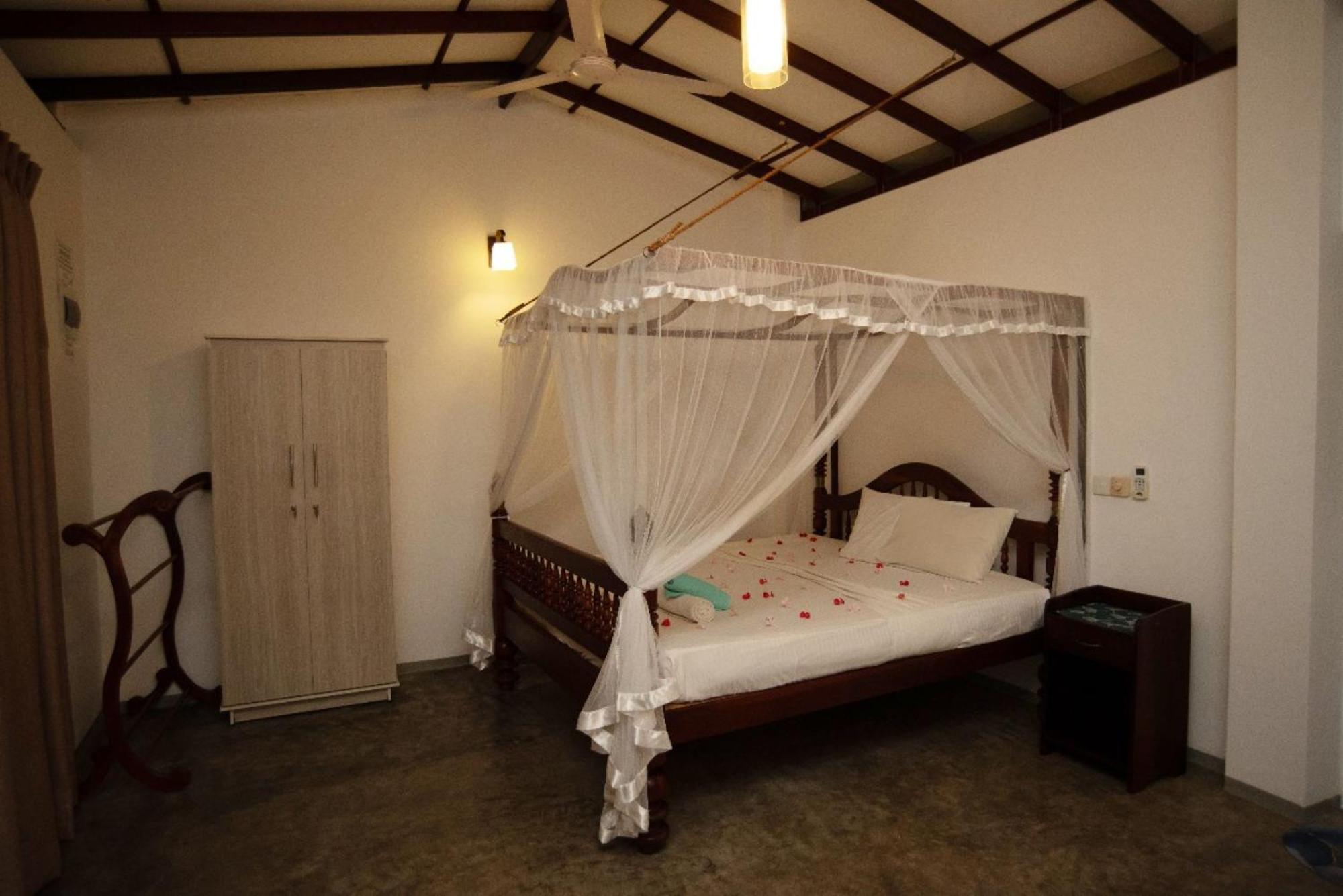 Villa Mihindi Хиккадува Экстерьер фото